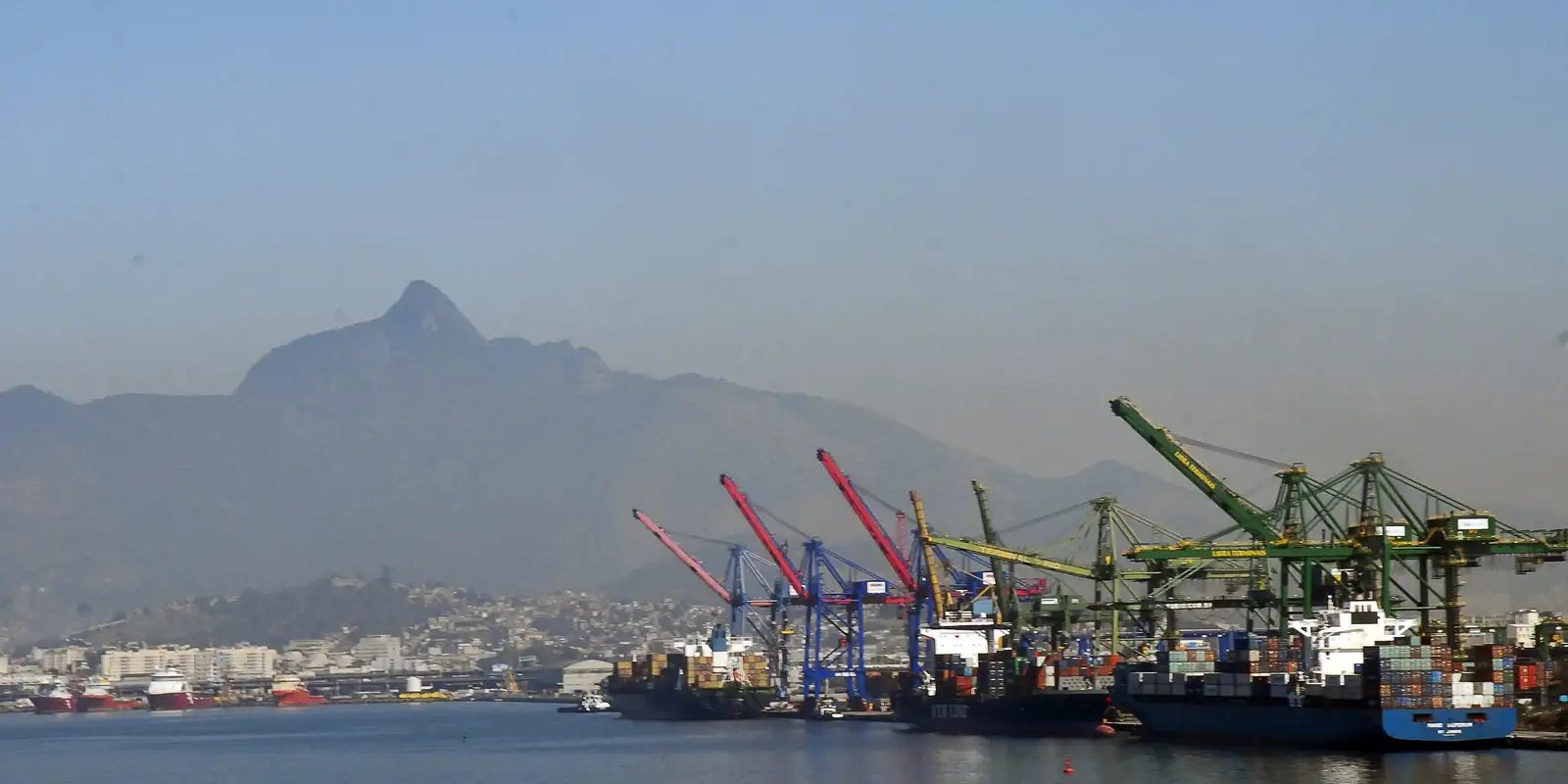 Superávit Comercial em Maio- Soja e Cobre Impulsionam Economia Brasileira