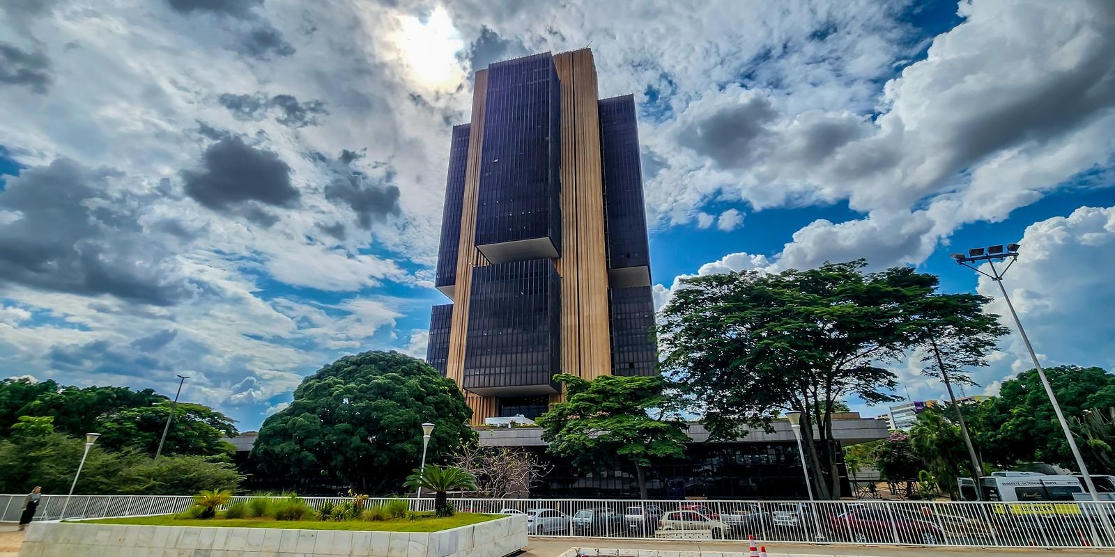PEC 65- A Autonomia Financeira do BC, Juros e os Riscos Ocultos