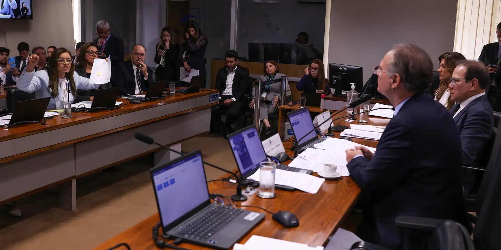 BRB- O Socorro Bilionário e o Enigma da Transparência Financeira